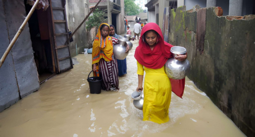 Bangladesh, alluvioni e frane: 44 morti, oltre un milione colpito